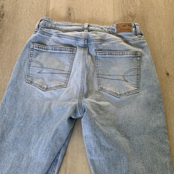 American Eagle Mom Jean light Wash Stretch 4 short - Picture 11 of 12